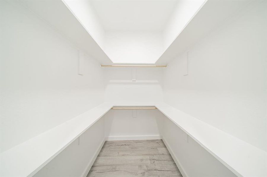 Spacious, unfurnished interior of a new home in , Dallas (Image 34).