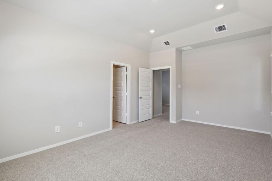 Spacious, unfurnished interior of a new home in Pinewood Trails - City Series, Atascocita (Image 27). Spacious, unfurnished interior of a new home in Pinewood Trails - City Series, Atascocita (Image 27).