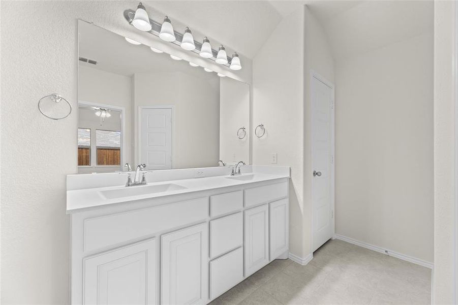 27 923 Beverly  Bath 4