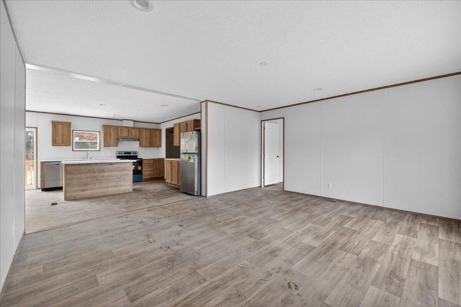 Spacious, unfurnished interior of a new home in , Pineville (Image 10).