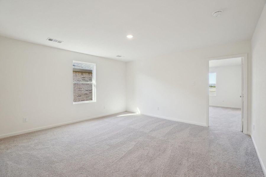 Spacious, unfurnished interior of a new home in Sunset Oaks, Maxwell (Image 21).