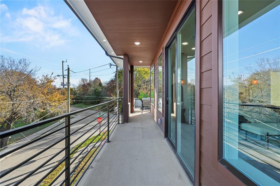 Exterior details and patio area of a home in , Dallas (Image 3).