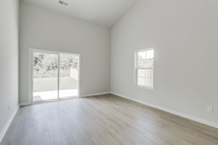 Spacious, unfurnished interior of a new home in Bluefield, Lexington (Image 17).