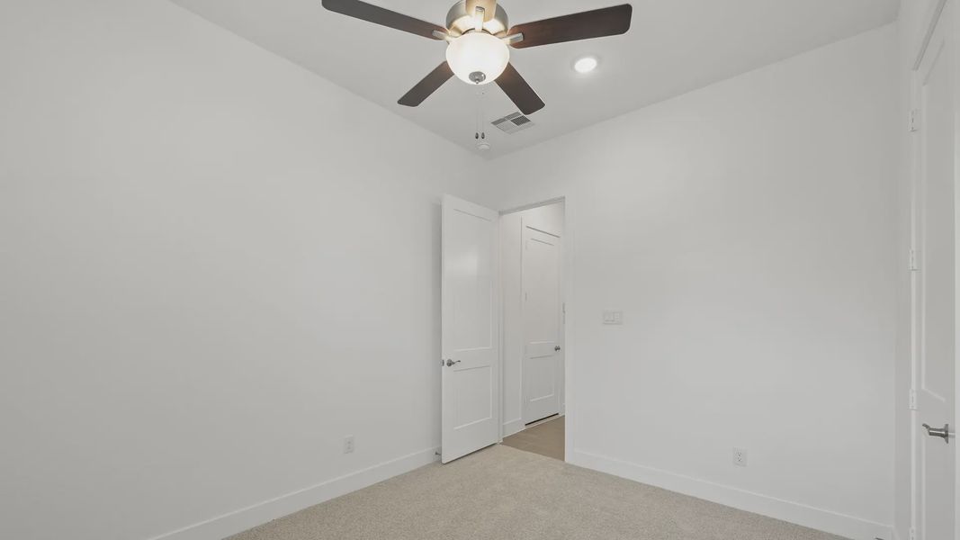 Spacious, unfurnished interior of a new home in Sienna 45', Missouri City (Image 21).