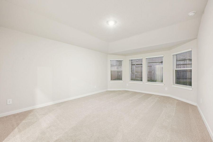 Spacious, unfurnished interior of a new home in Stewart's Ranch, Conroe (Image 20).