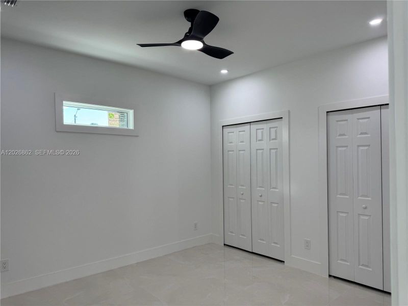 Spacious, unfurnished interior of a new home in , Lehigh Acres (Image 12).
