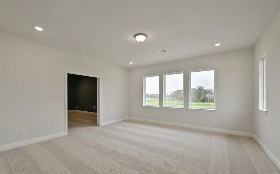 Spacious, unfurnished interior of a new home in Meridiana 70', Manvel (Image 12).