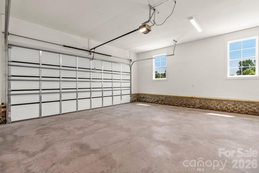 Spacious, unfurnished interior of a new home in , Lincolnton (Image 35).