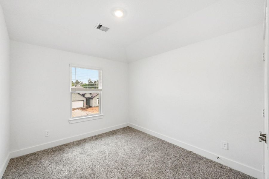 Spacious, unfurnished interior of a new home in Hills of Westlake, Conroe (Image 24).
