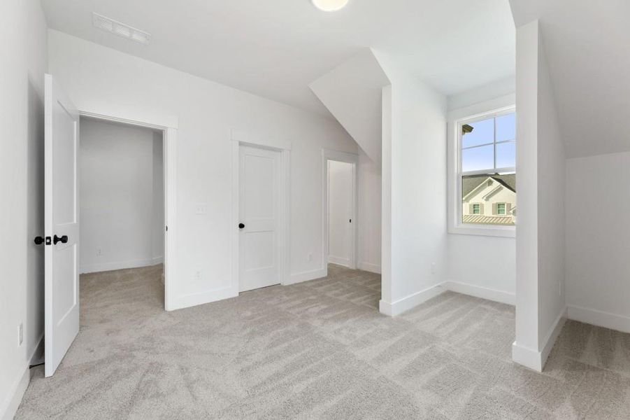 Spacious, unfurnished interior of a new home in Hillshire, Cumming (Image 23).