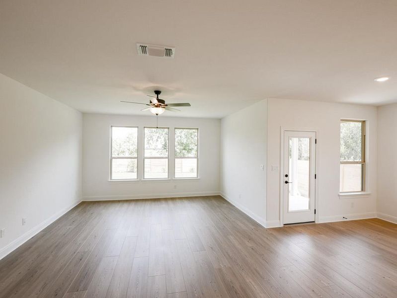 Spacious, unfurnished interior of a new home in Bluffview Reserve, Leander (Image 19). Spacious, unfurnished interior of a new home in Bluffview Reserve, Leander (Image 19).
