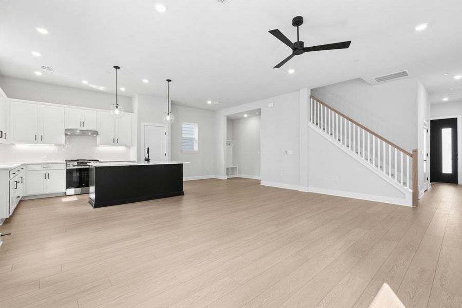 Family Room - Kitchen