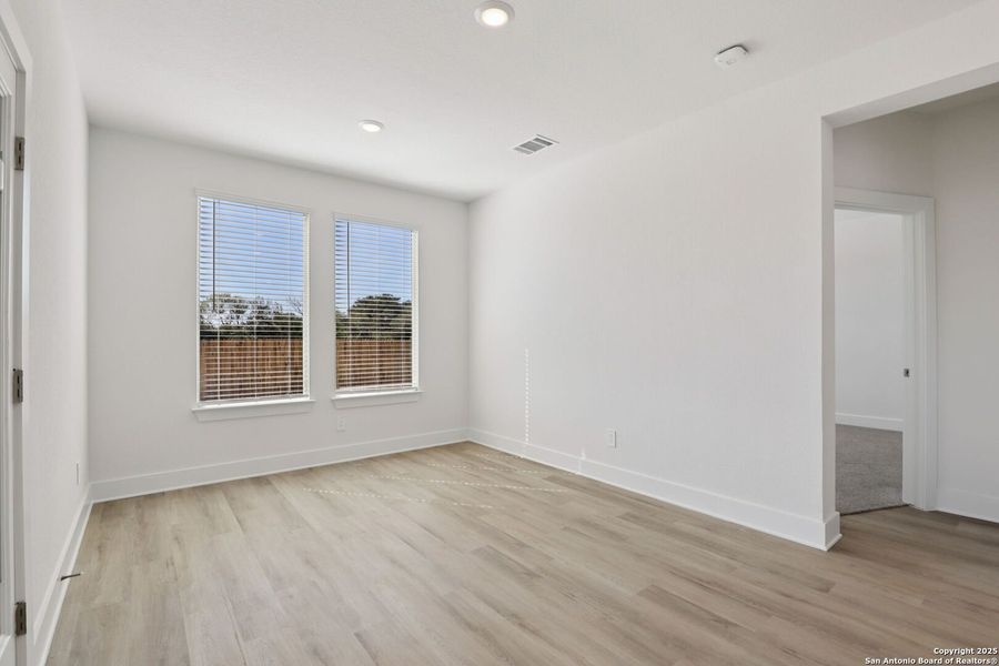 Spacious, unfurnished interior of a new home in Carmel Ranch, Schertz (Image 52).
