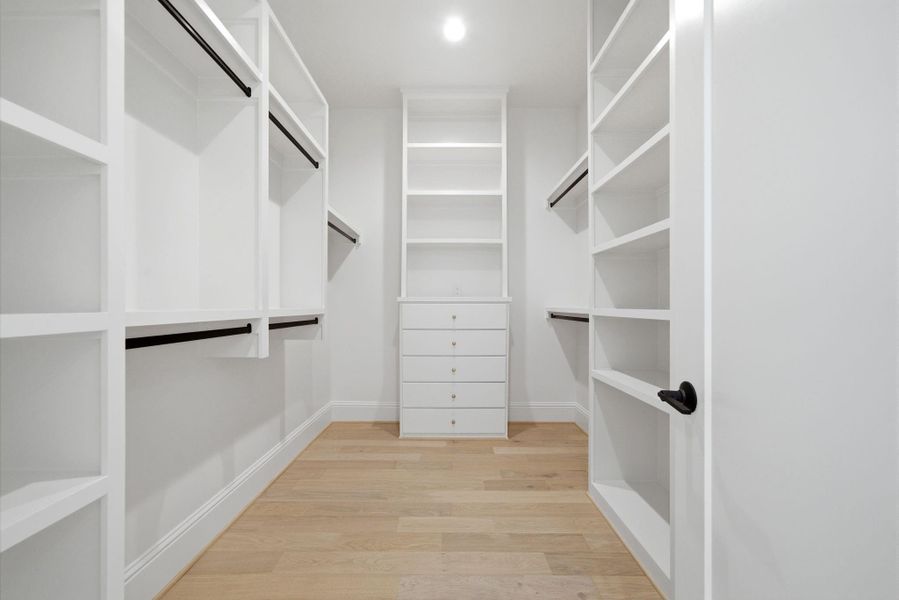 Spacious, unfurnished interior of a new home in , Houston (Image 38).