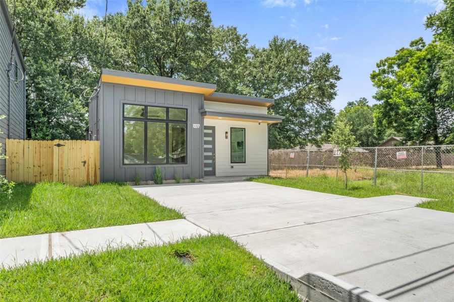 Exterior details and patio area of a home in , Houston (Image 28). Exterior details and patio area of a home in , Houston (Image 28).