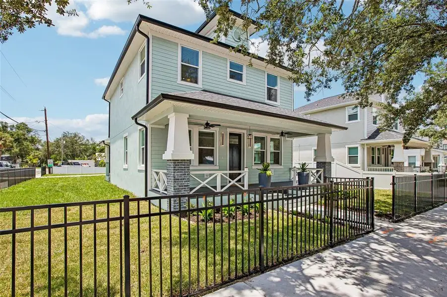 Exterior details and patio area of a home in , Tampa (Image 3).