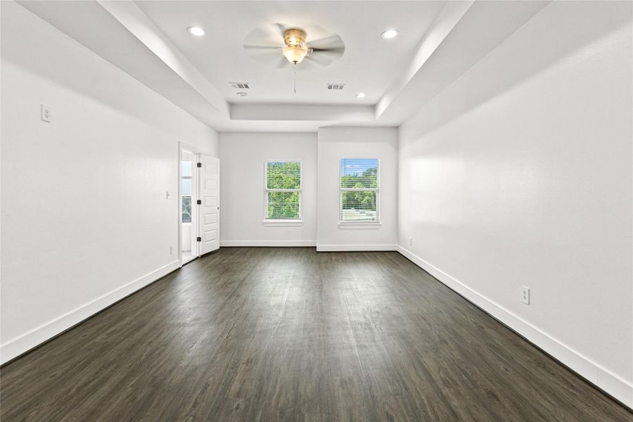 Spacious, unfurnished interior of a new home in , Houston (Image 25).