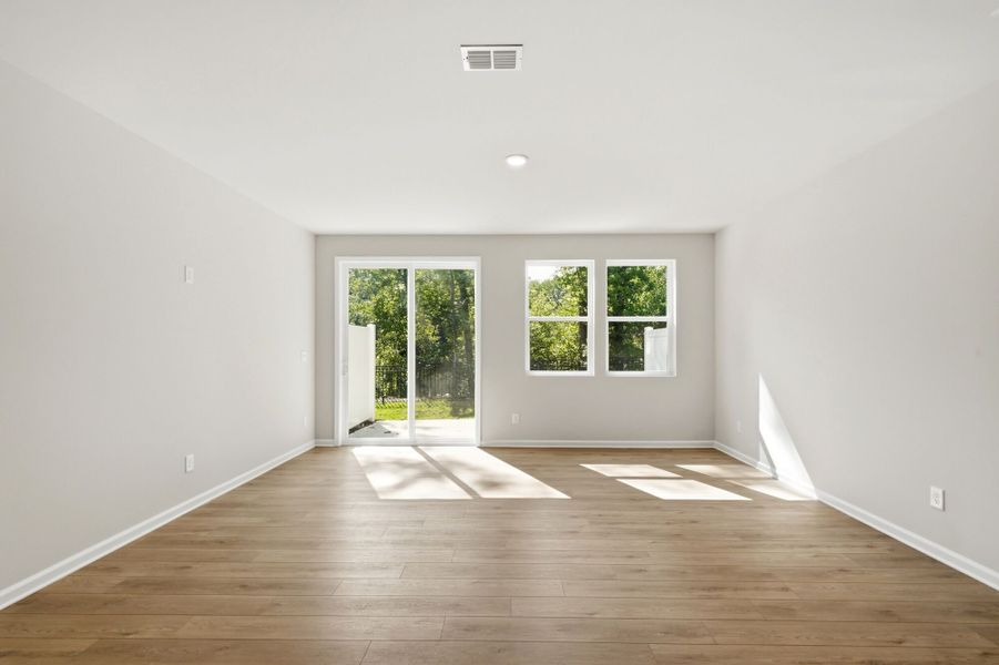 Spacious, unfurnished interior of a new home in Townes at Milhaven, Charlotte (Image 4).