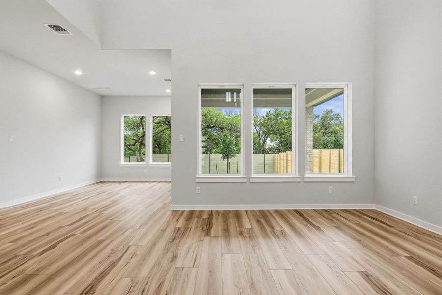 Spacious, unfurnished interior of a new home in Wolf Ranch, Georgetown (Image 34).