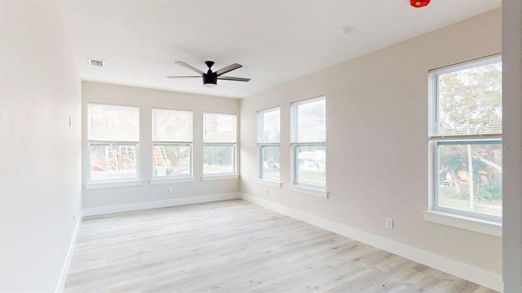 Spacious, unfurnished interior of a new home in , St. Petersburg (Image 46).