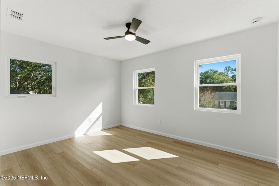 Spacious, unfurnished interior of a new home in , Jacksonville (Image 27).