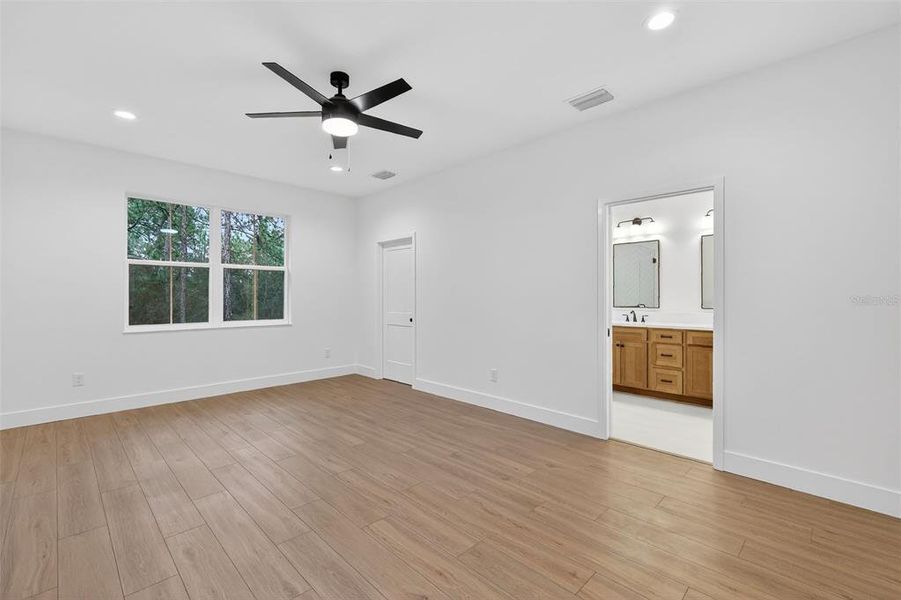 Spacious, unfurnished interior of a new home in , Wildwood (Image 26).