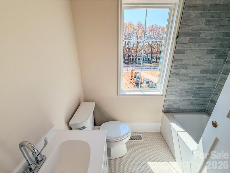 Second Quarter Living Full Bathroom