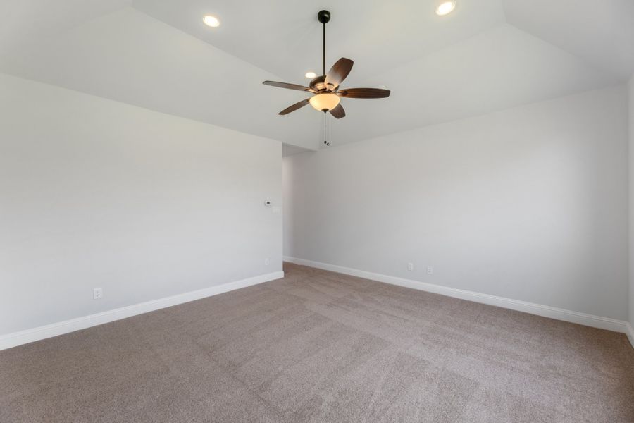 Representative unfurnished interior of a home built from the Cameron by UnionMain Homes in Cambridge Crossing, Celina (Image 21).