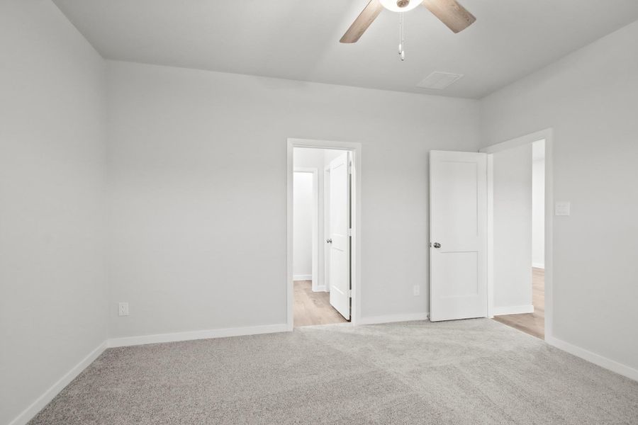 Spacious, unfurnished interior of a new home in Lexington Heights, Willis (Image 10).