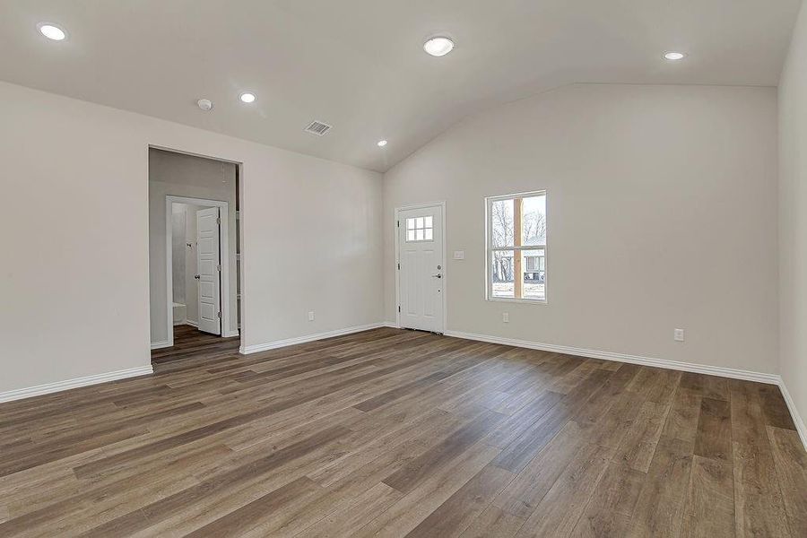 Spacious, unfurnished interior of a new home in , Fort Worth (Image 16).