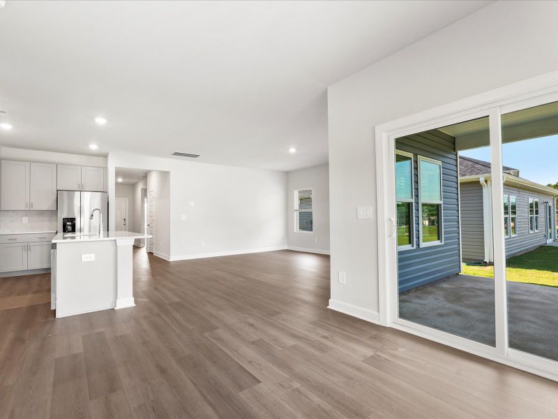 Spacious, unfurnished interior of a new home in Ashby Woods, Boiling Springs (Image 9).