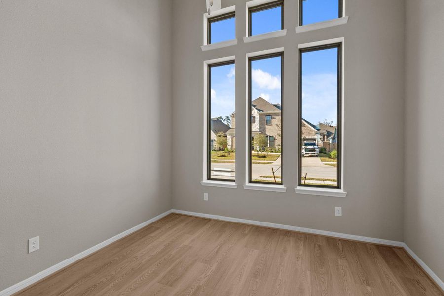 Spacious, unfurnished interior of a new home in The Meadows at Imperial Oaks 60', Conroe (Image 16).