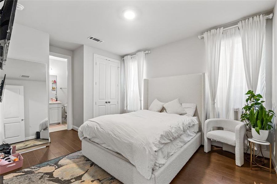 Furnished interior view inside a new home in , Corinth (Image 32).