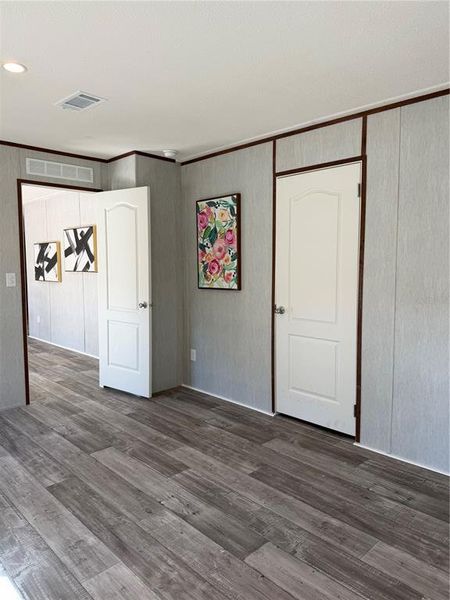 Spacious, unfurnished interior of a new home in , Crystal River (Image 28).