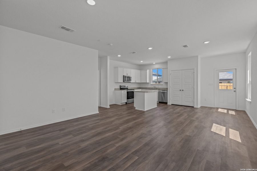 Spacious, unfurnished interior of a new home in , New Braunfels (Image 19).