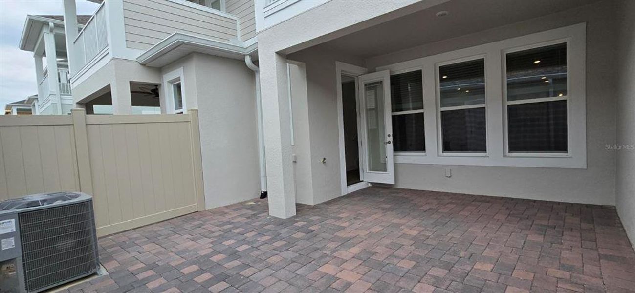 Exterior details and patio area of a home in , Winter Garden (Image 17).