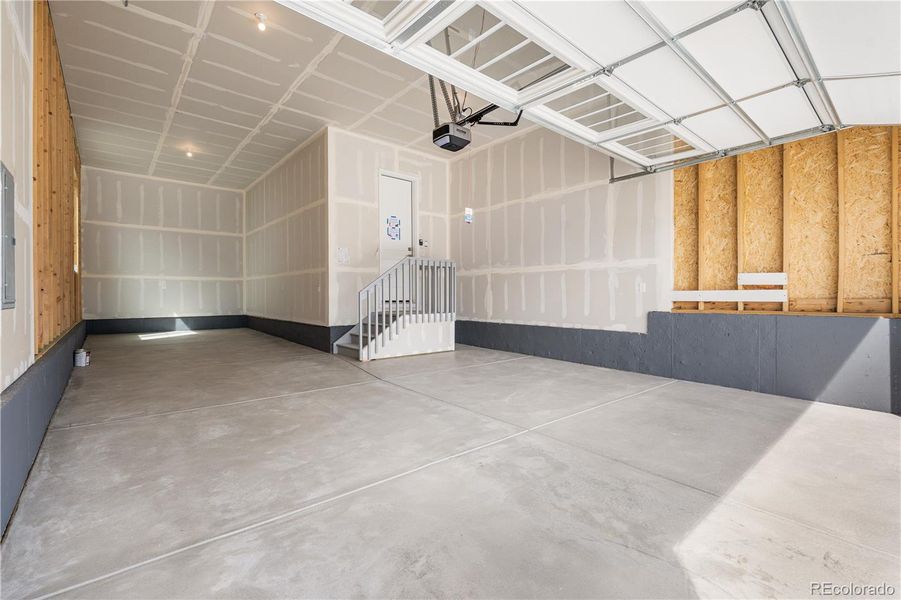 Spacious, unfurnished interior of a new home in Reserve at The Canyons, Castle Pines (Image 22).