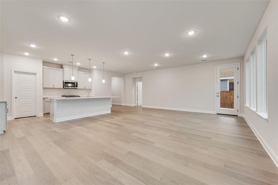 Spacious, unfurnished interior of a new home in Creekside of Crowley, Crowley (Image 29).