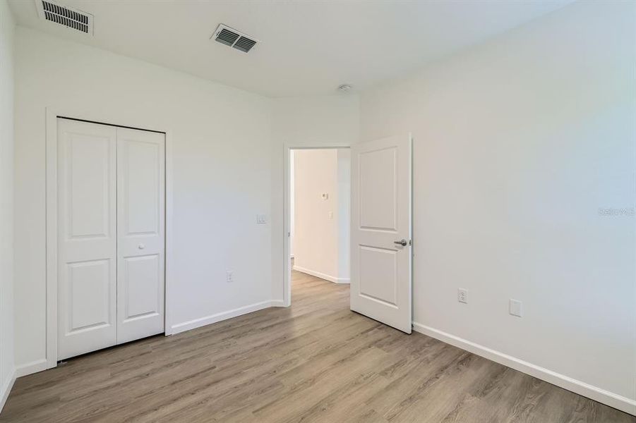Spacious, unfurnished interior of a new home in , Orlando (Image 38).