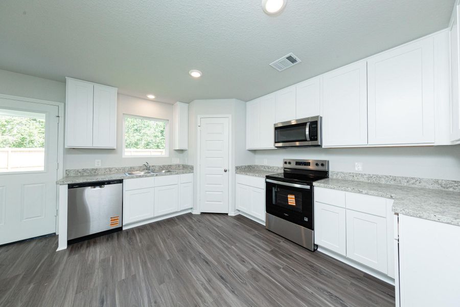 Furnished interior view inside a new home in Townsend Reserve, Splendora (Image 6).
