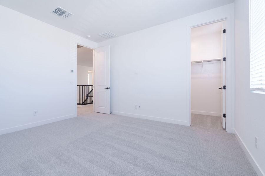 Spacious, unfurnished interior of a new home in Terraza, San Tan Valley (Image 17).