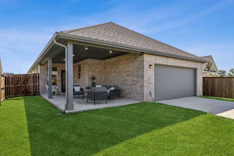 Representative exterior details of a home built from the Wren by Centre Living Homes in Dove Hollow, Waxahachie (Image 29).