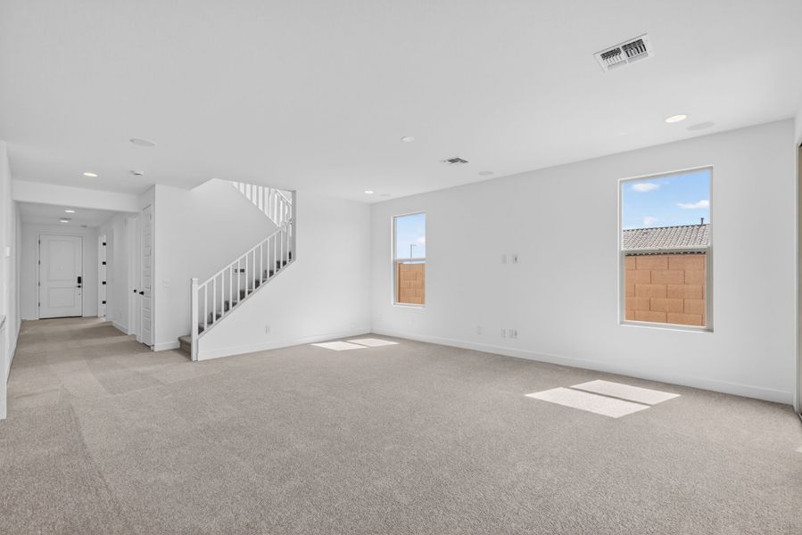 Spacious, unfurnished interior of a new home in Artisan at Asante, Surprise (Image 18).