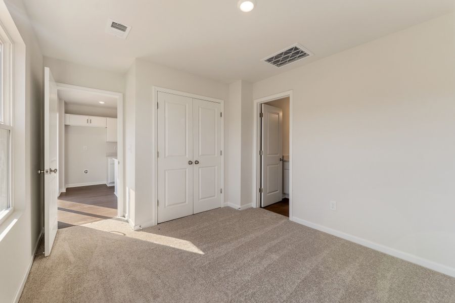 Spacious, unfurnished interior of a new home in Evergreen, Spartanburg (Image 13).