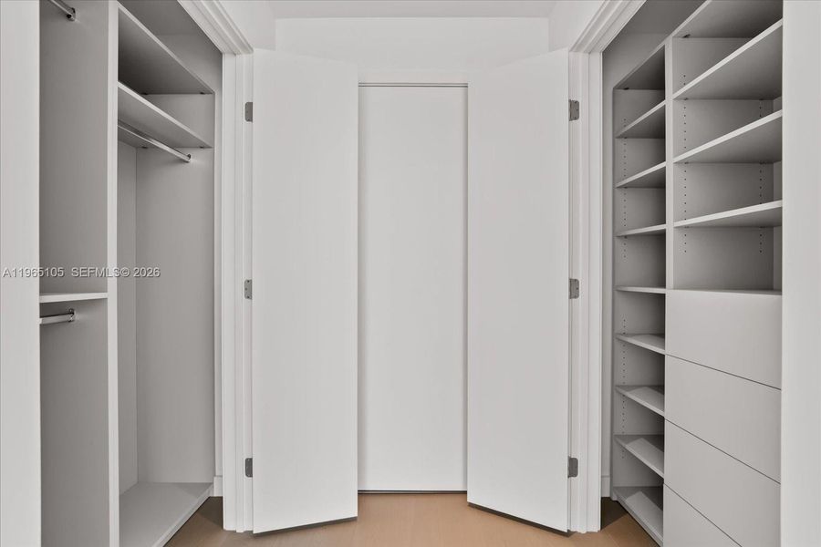 Spacious, unfurnished interior of a new home in , Miami Beach (Image 38).