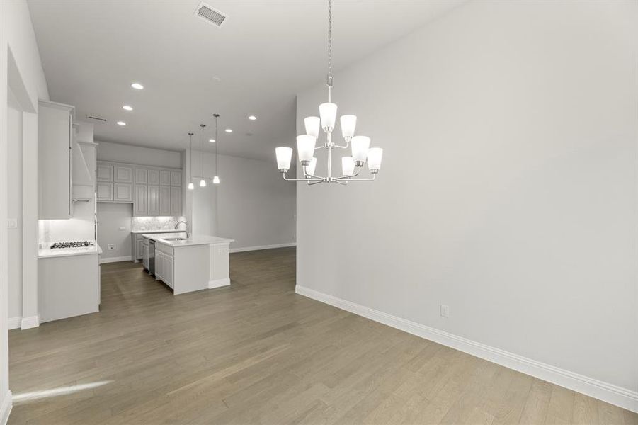 06. 1301 David - Dining (2)