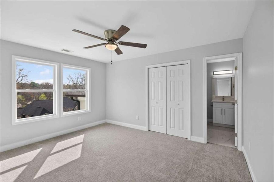 Spacious, unfurnished interior of a new home in , Gainesville (Image 23).
