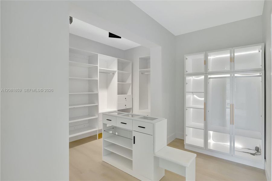Furnished interior view inside a new home in , Fort Lauderdale (Image 40).