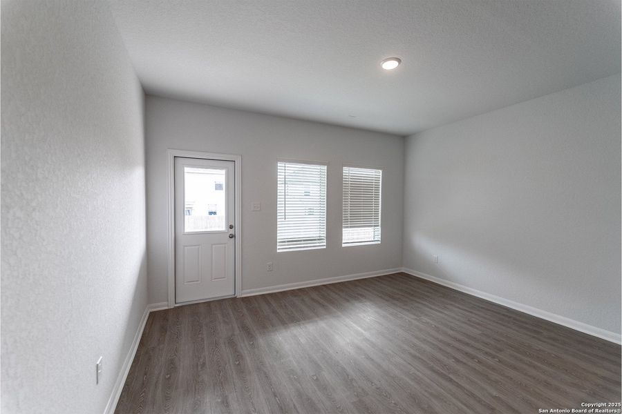 Spacious, unfurnished interior of a new home in Willow View, Converse (Image 9).