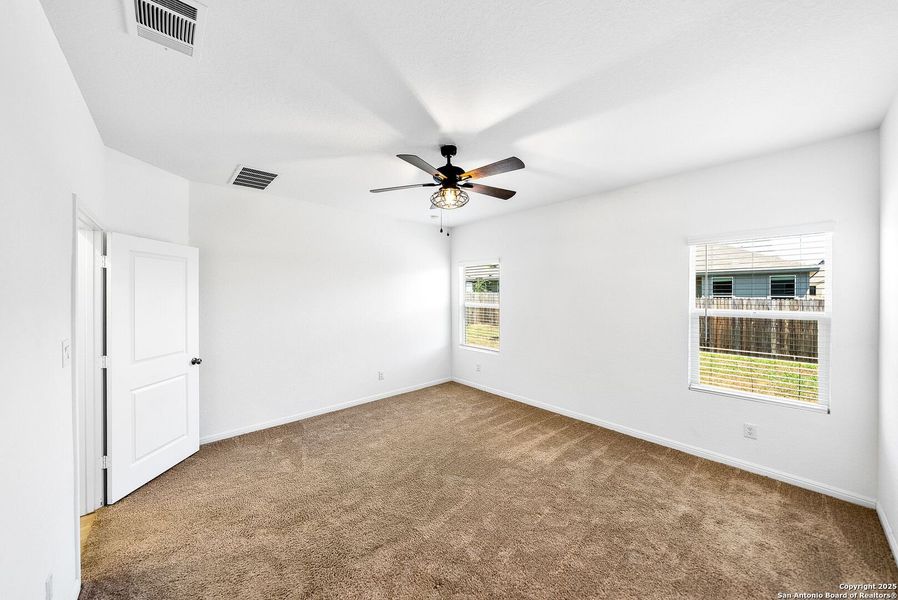 Spacious, unfurnished interior of a new home in , Bulverde (Image 17).